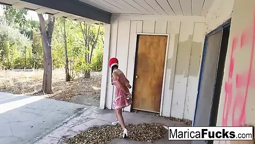 Marica Hase ev serserisi Chris Cock'tan büyük zenci yarağı alıyor!