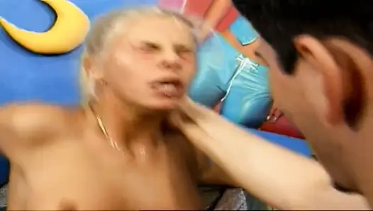 Aşırı 18 istekli güzel sert için yalvarıyor