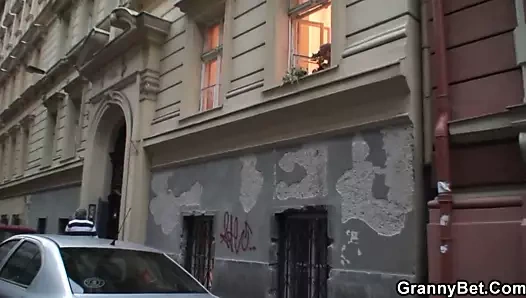 60 yaşındaki büyükanneyi yalnızlığa çarptırdı