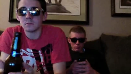 Kamerada havalı kolej çocuklar