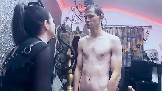 Ağır dildolarla taşaklara şaplak atma - zalim cbt ve öğürüyor