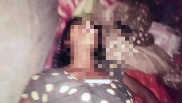 Hard clips of an Indian Desi village couple, beautiful village girl having sex with her boyfriend at home.