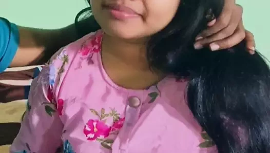 Hintli çift, ateşli ev yapımı seks videosu