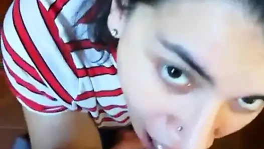 Quickie! Bakış açısı giyinik sakso, boşalma ve yutma!