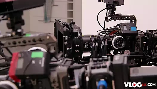 Sarışın Molly Devon aşıklığını baştan çıkardıktan sonra azgınlık