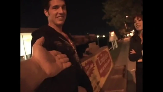 Büyük memeli ve amına piercing yapan kızıl saçlı orta yaşlı seksi kadın sikiliyor ve ağzına boşalıyor