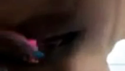 culona se toca la cola