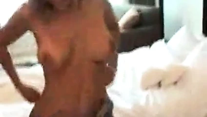 Şanslı adam sikikleri iki büyük memeler hoties sarışın ve esmer