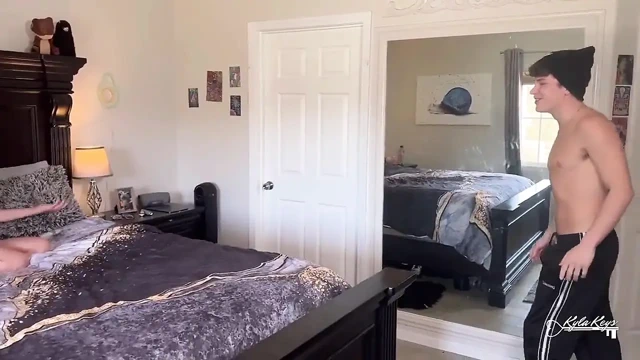 Üvey oğul üniversiteden dönüyor