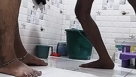 Desi muž i žena u privatnim trenucima