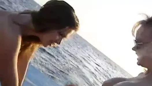 Bikini plajı 3 - kristal wilder ve sierra