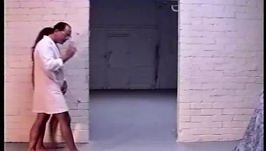 kız arkadaşı kardeşçe paylaşılır