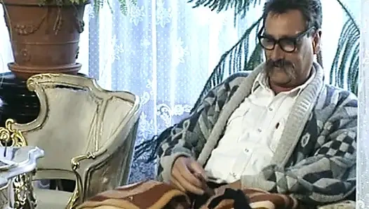 Güzel Alman bebek ateşli üçlü sekste sikiliyor