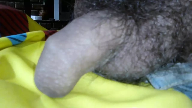 Süt dolu büyük penisli genç Kolombiyalı porno