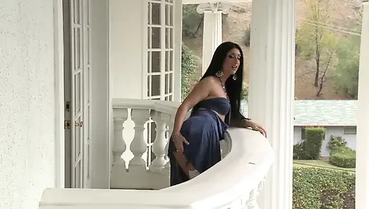 Büyük götlü esmer anal sikişiyor ve dölleniyor