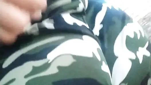 Lezzetli bir fışkırtmayla bana zevk vermek için dışarı çık