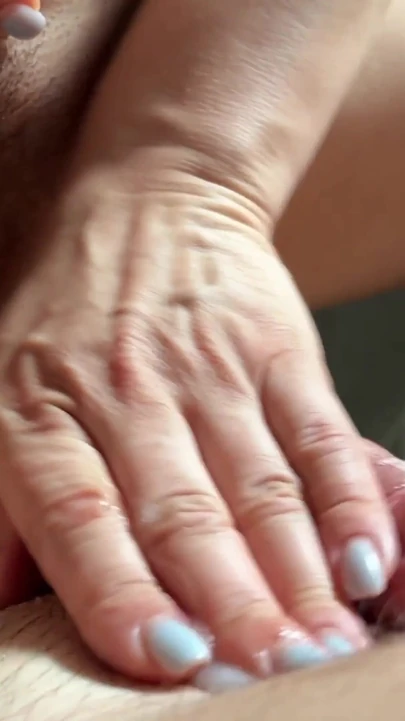 Оргазм сливочной мокрой киски.