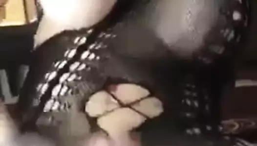 Transex sentando gostoso e gozando