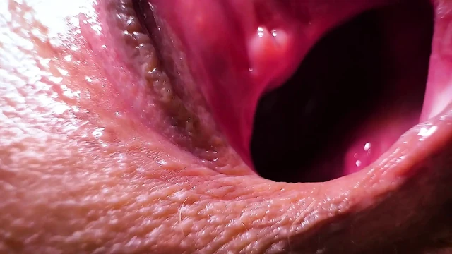 Büyük memeli bakire üvey kız kardeş bakire kalelerini gevşetmek için kart oyunlarında gevşemeyecek