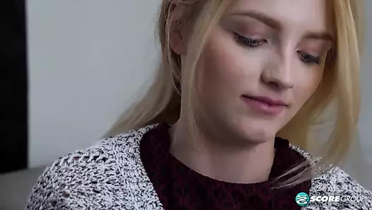 Sweet Kate Bloom sert sikiliyor ve yüzüne boşalma