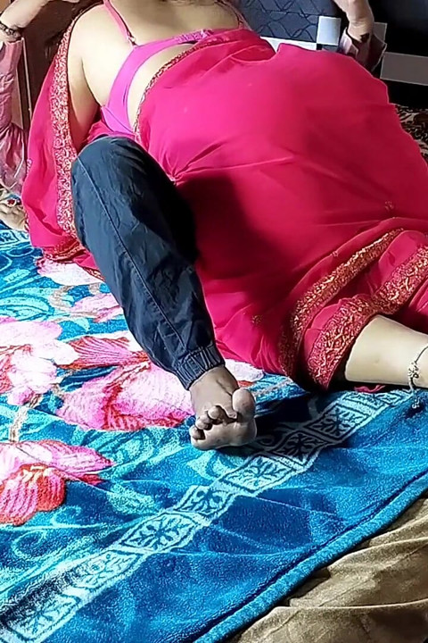 Hintli desi karı kocanın güzel sert seksi.