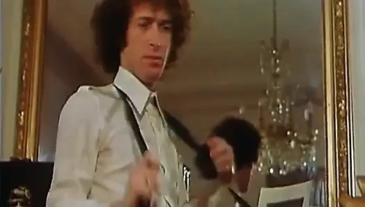 Fransız dul kadın kıllı amını yalatıyor ve sikiyor