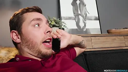 Şımarık latin kadın Hunk telefon görüşmesi sırasında ateşli erkek arkadaşıyla sikişiyor - carter woods, damien cruz - nextdoorstudios