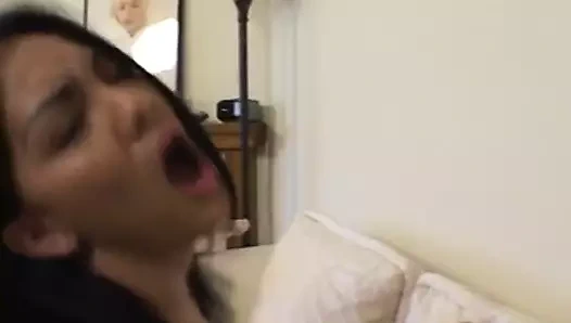 sürtük kullanılan ayaklar için ovmak horoz önce alma fucked üzerinde kanepe