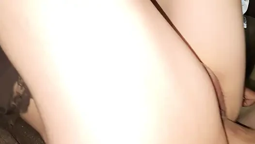 Küçük götümle oynarken yarağına bindim, sonunda amımı ve götümü dölle doldurdu