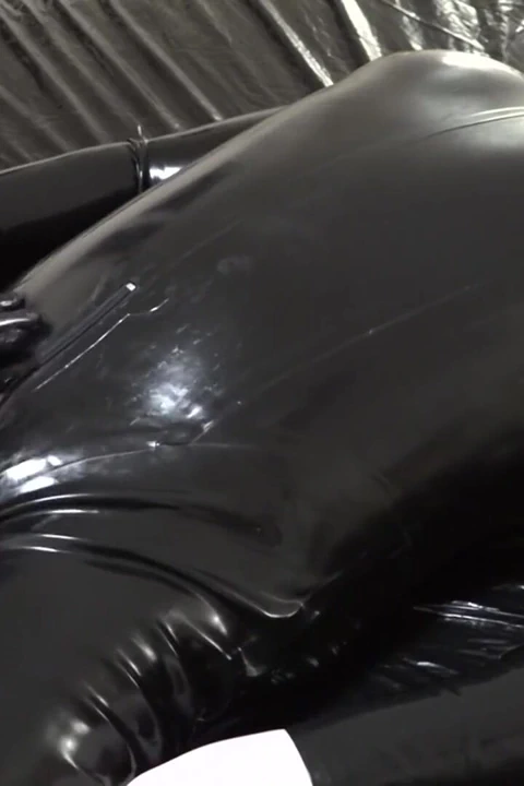 Lateks Danielle ve oral seansı