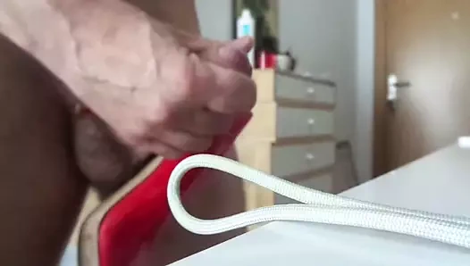 kırmızı topuklu cum