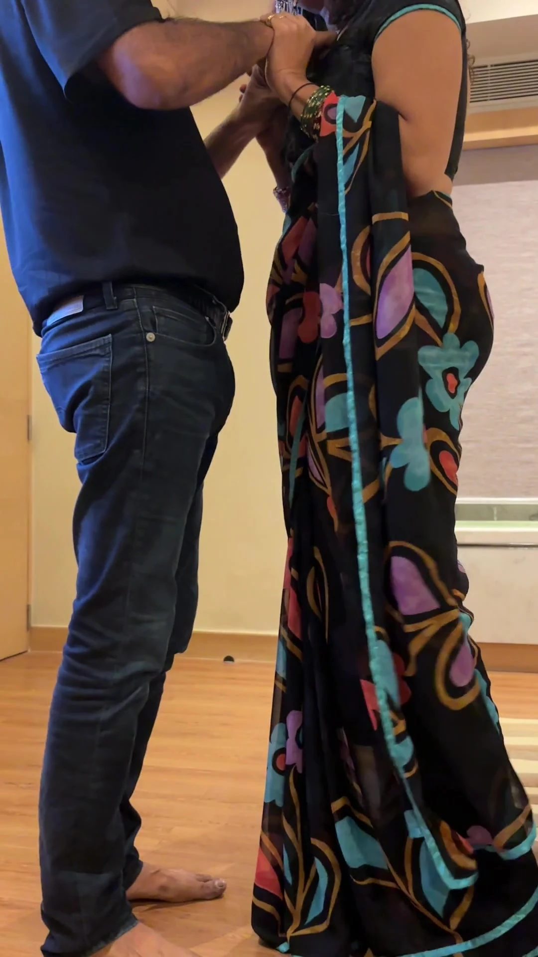 Rani bhabhi ko padosi ne choda