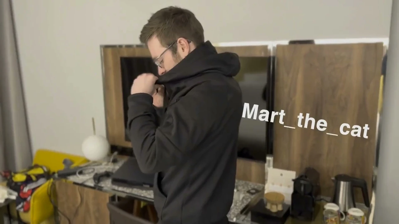 Dominación gay: el amo somete a su sumiso en porno gay