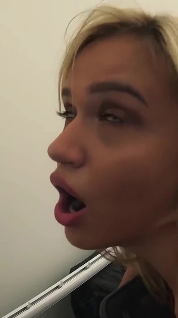 Обязательный для просмотра момент от "HUNT4K. История анального незнакомца после кофе на улице"