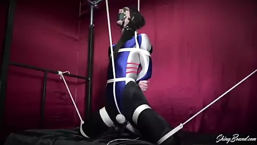 Lydia siyah çaresiz orgazm