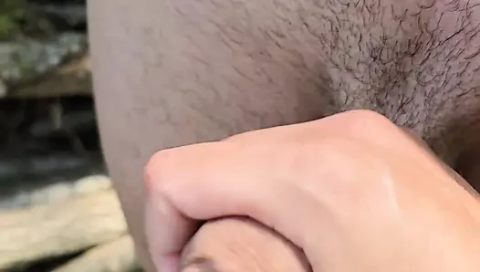Ormanda komşuların yanında beni sikiyor
