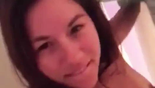 muhteşem esmer şeritler içinde duş