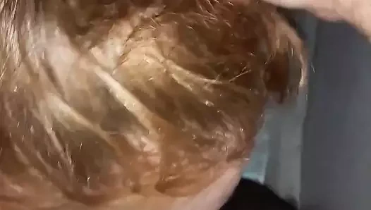 Kırmızı amını ovuşturmayı nasıl istediğini gösteriyor