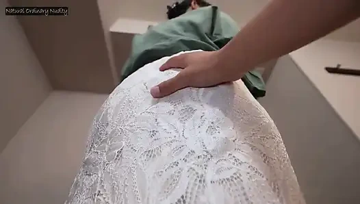 Uzun Kırsal Çiçek: Göğüslü Yeni Bir Kadın Derin ve Aç Şehir Arzusunu Ortaya Çıkarıyor