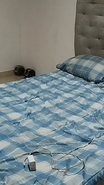 Мощный момент из "Пухлая девушка мастурбирует в ванной со сквиртом и счастливым окончанием"