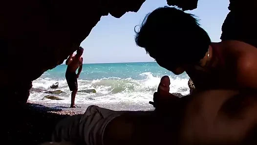 Sevgilimle kahverengi saçlı azgın bir kızla üçlü seks