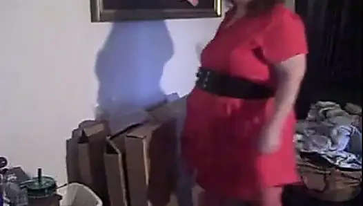 Kırmızı elbisemle seksi dans kamera şovunun bir parçası! Kısa ama eğlenceli