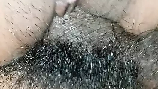 Ev yapımı videoda Hintli bir kızı sikiyor