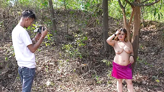 Kız arkadaş açık Hintçe ses ile açık çekim fotoğraf çekimi sonrası sert seks istiyor