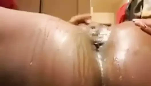 Dik kedi ve ıslak kedi