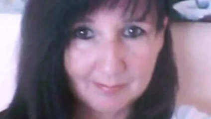 Femme au foyer allemande laisse 2 jeunes hommes la baiser