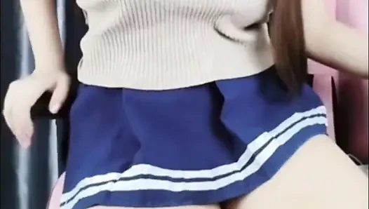 Taylandlı öğrenci gerçek Taylandlı solosunu oynuyor