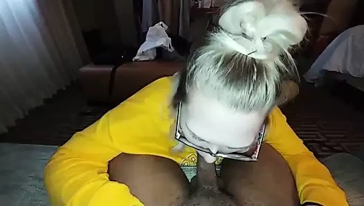 güzel beyaz kız emme siyah horoz