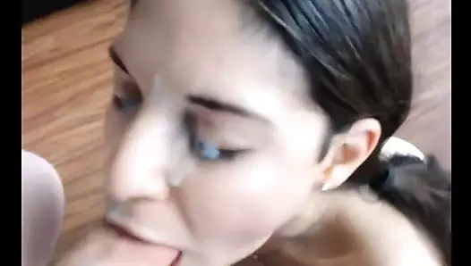 Cam kız boşalan ve yani ortağı üzerinde onu yüz