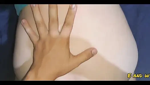 Üvey kız kardeşim içine koymama hazırlanıyor